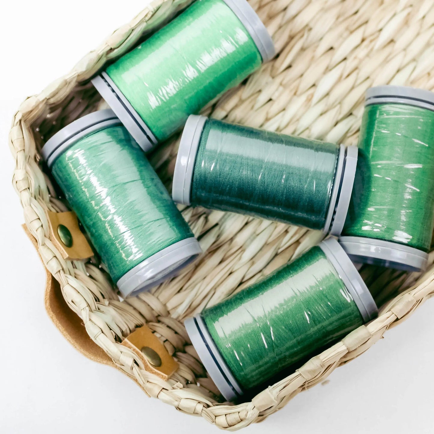 Quilters Select Thread - Tube of 5 colors 400M - SPROUT CELTIC GREEN DRAGONSCALE JADE EMERALD GREEN