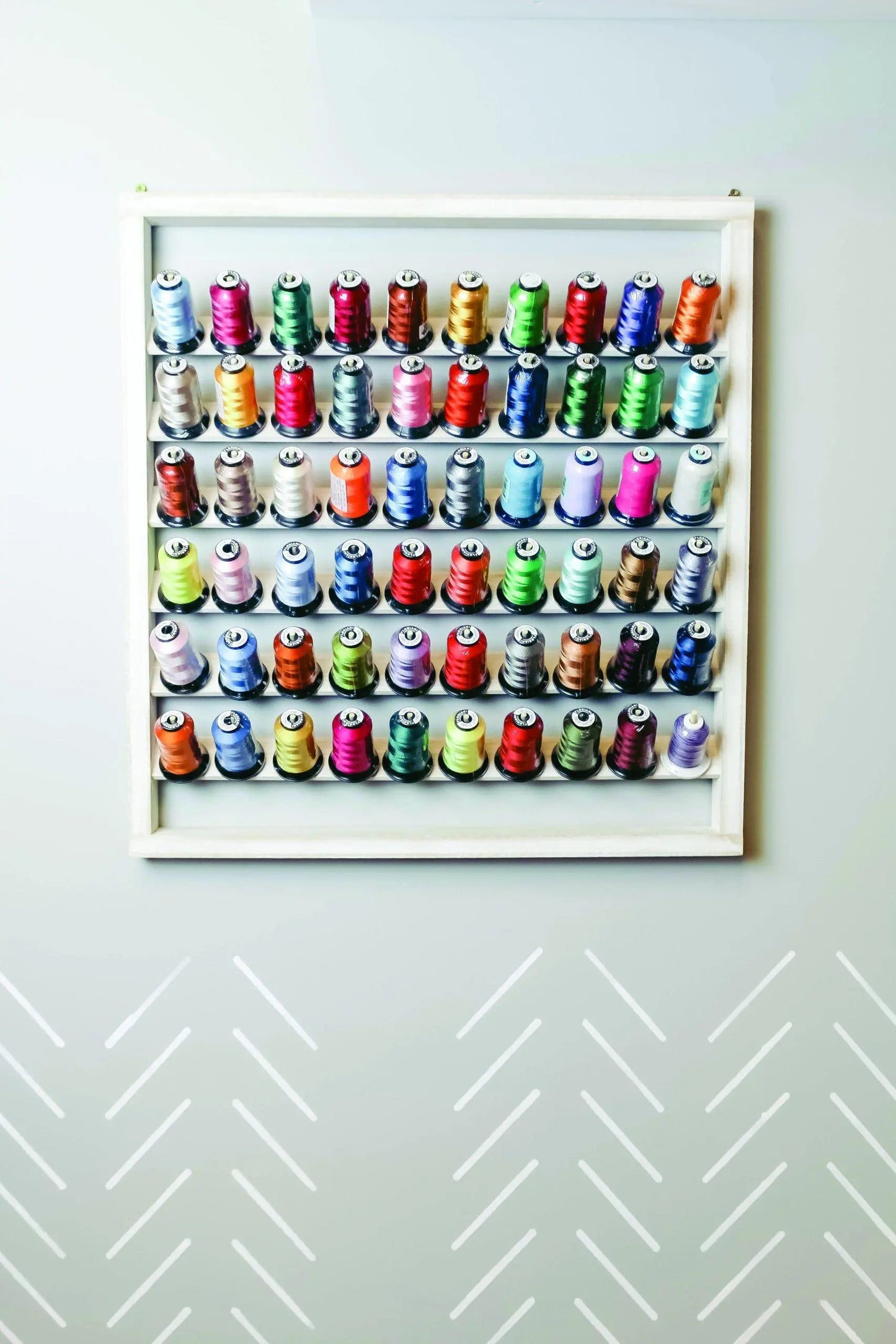 RNK WHITE-WASHED WOODEN THREADRACK